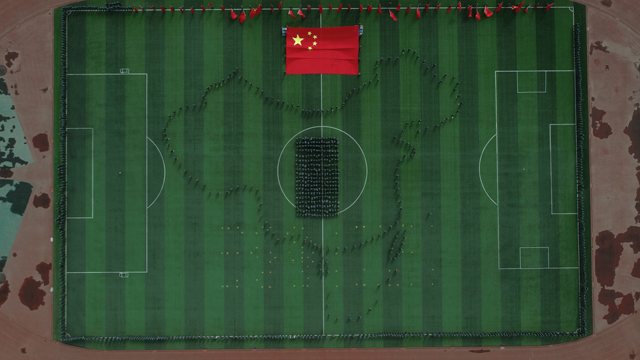 寧夏醫(yī)科大學(xué)學(xué)子青春告白祖國與國旗同框1.jpg 寧夏醫(yī)科大學(xué)學(xué)子青春告白祖國與國旗同框1.jpg