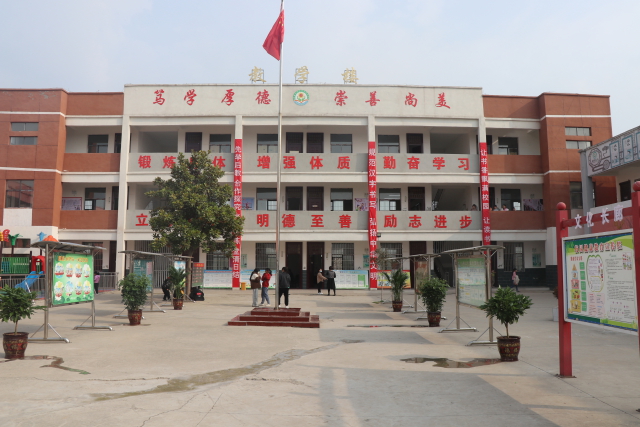 3 嶄新的教學(xué)樓。（高玉瑩  攝）.JPG