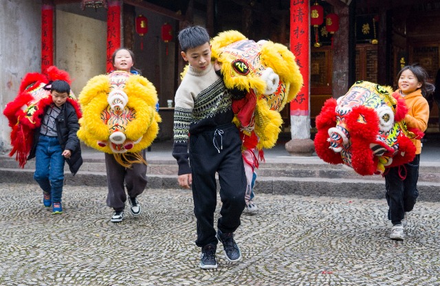 雄獅少年張鎮(zhèn)浩(中) 寧?？h教育局提供.jpg