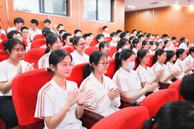 報(bào)告會現(xiàn)場。學(xué)校供圖.jpg