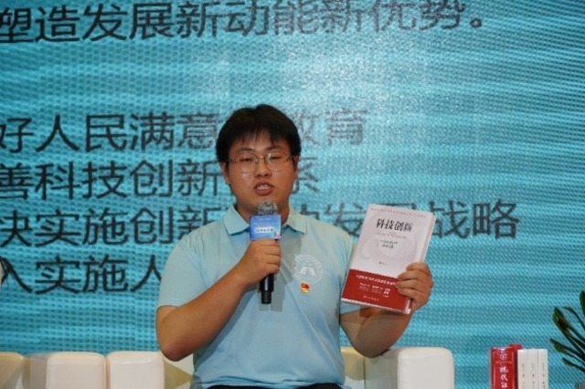 讀書分享會(huì)現(xiàn)場(chǎng)。學(xué)校供圖.jpg