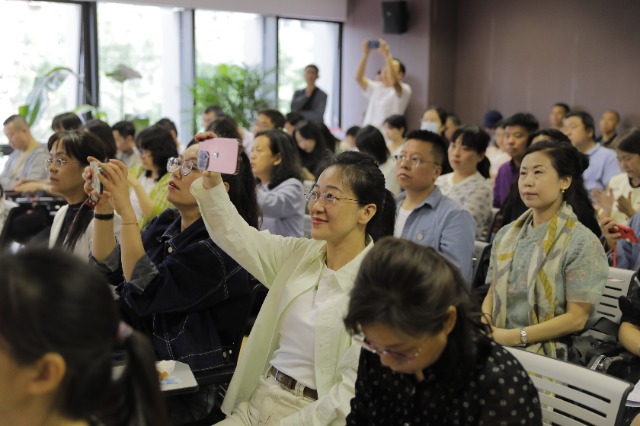 教研講座現(xiàn)場，與會者積極互動。活動方供圖.jpg