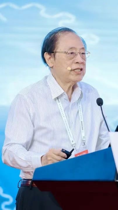 姚期智先生做演講。學(xué)校供圖.jpg