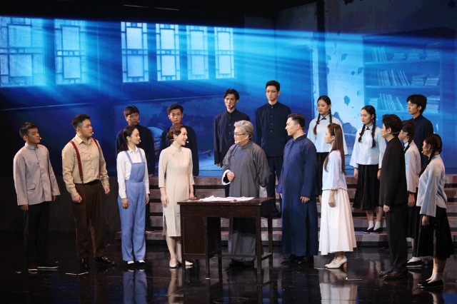 浙江工商職業(yè)技術(shù)學(xué)院原創(chuàng)校史劇《遷徙》劇照  學(xué)校供圖.jpg